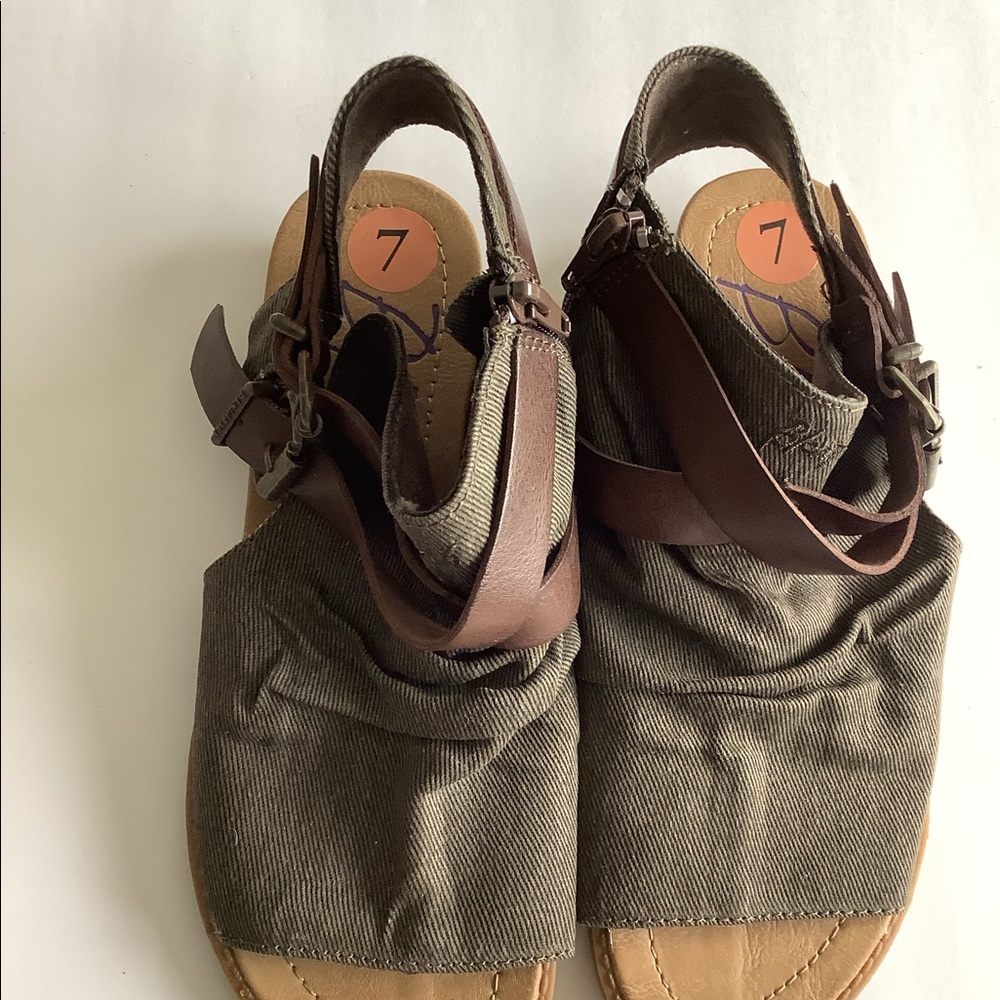 Khaki green sandal